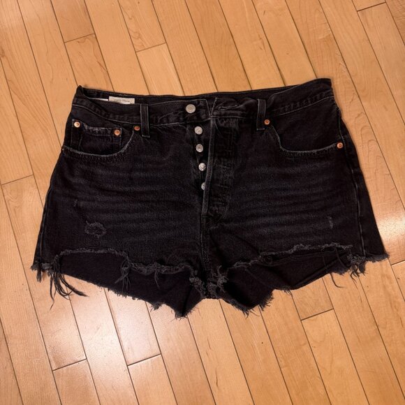 LEVI'S PREMIUM Black Denim Jean Shorts Size 33 Button Fly - Picture 2 of 10